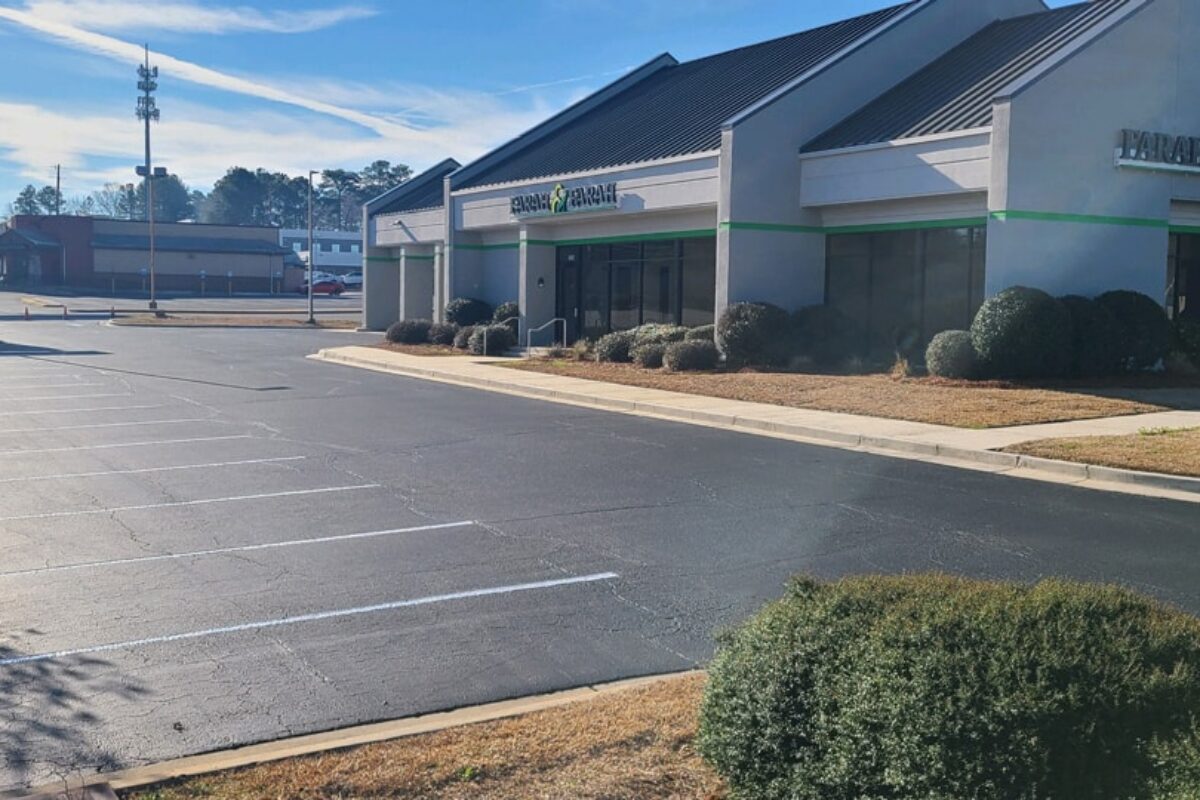 photo of newly sealcoated business parking lot